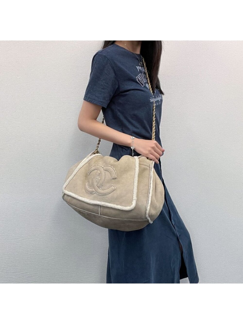 Chanel CC Logo Chain Shoulder Bag Suede Shearling Beige Gold Vintage